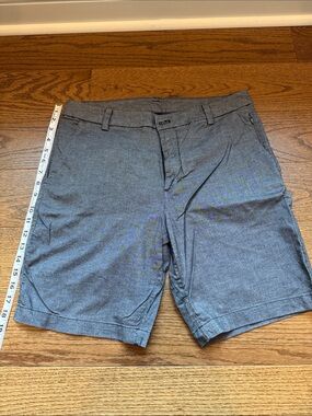 lululemon athletica Men's Heather Gray Flat-Front Shorts